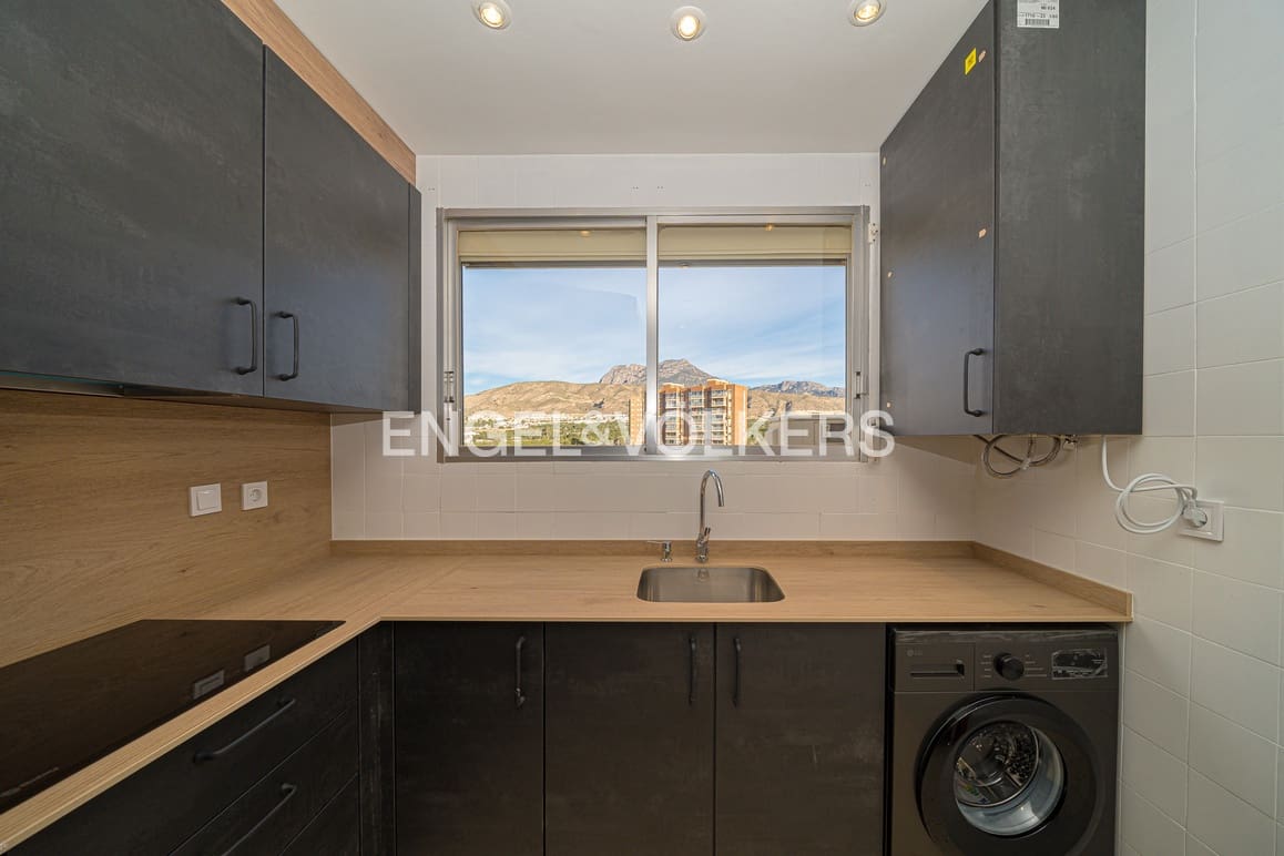 3 quarto Apartamento para arrendar em Benidorm com piscina garagem - 1 800 € (Ref: 9614445)