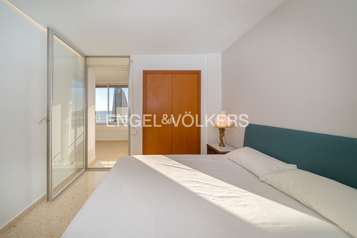 3 quarto Apartamento para arrendar em Benidorm com piscina garagem - 1 800 € (Ref: 9614445)