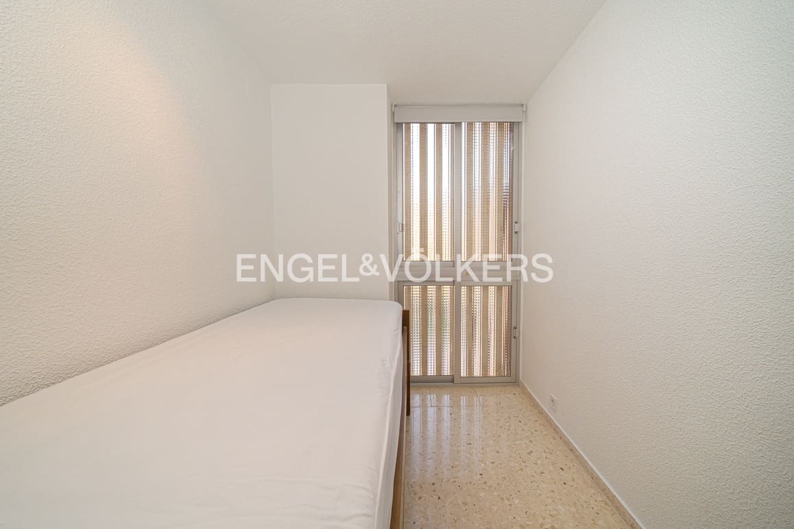 3 quarto Apartamento para arrendar em Benidorm com piscina garagem - 1 800 € (Ref: 9614445)