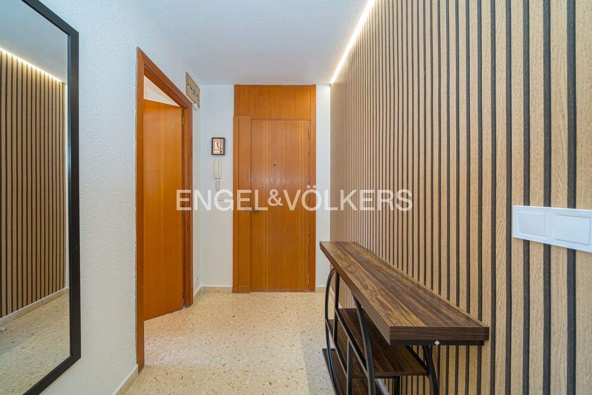 3 quarto Apartamento para arrendar em Benidorm com piscina garagem - 1 800 € (Ref: 9614445)
