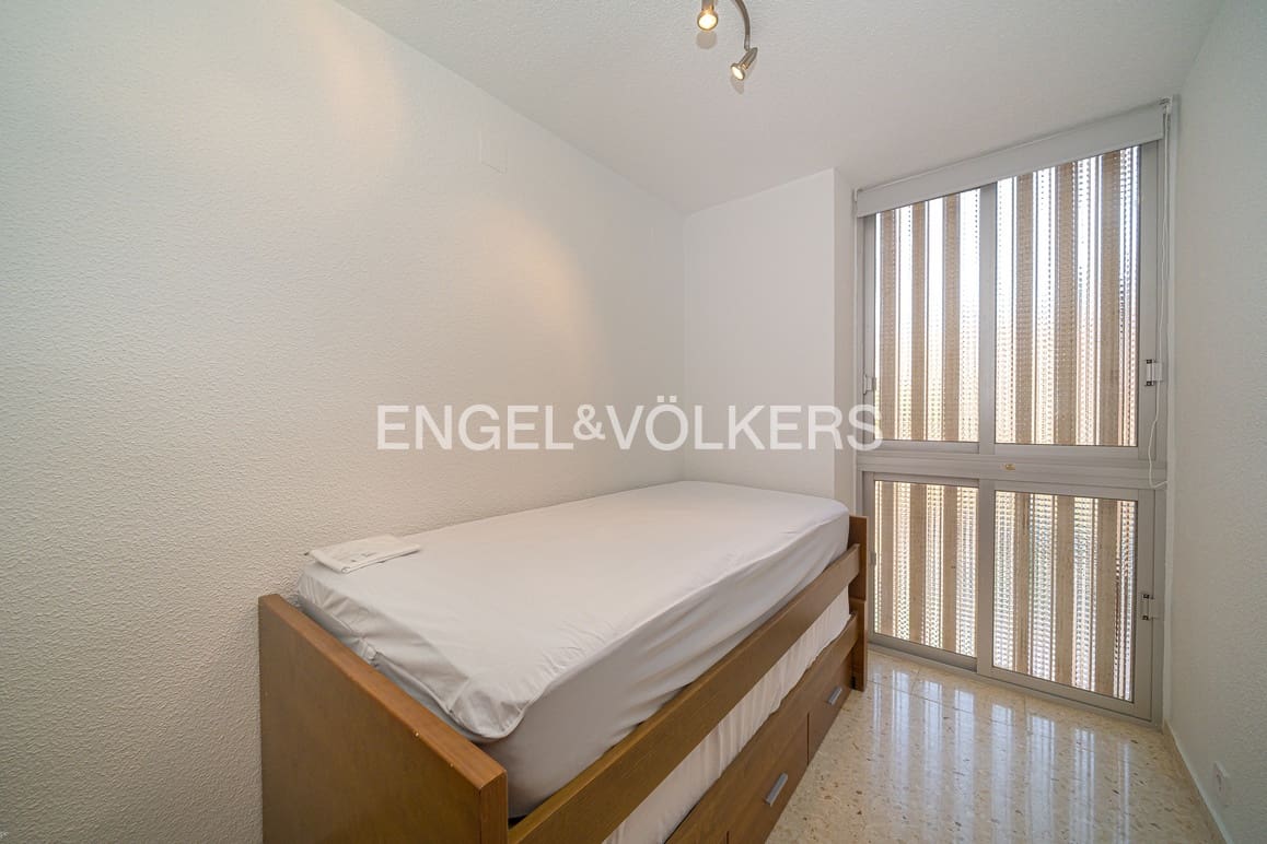 3 quarto Apartamento para arrendar em Benidorm com piscina garagem - 1 800 € (Ref: 9614445)