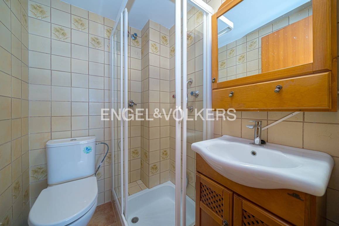 3 quarto Apartamento para arrendar em Benidorm com piscina garagem - 1 800 € (Ref: 9614445)