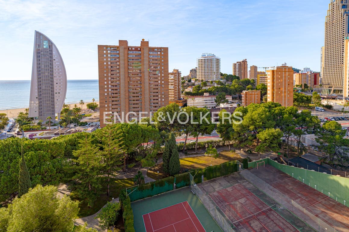 3 quarto Apartamento para arrendar em Benidorm com piscina garagem - 1 800 € (Ref: 9614445)