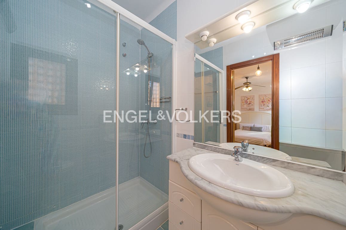 3 makuuhuone Omakotitalo myytävänä paikassa Benidorm mukana uima-altaan 
autotalli - 435 000 € (Ref: 9626356)