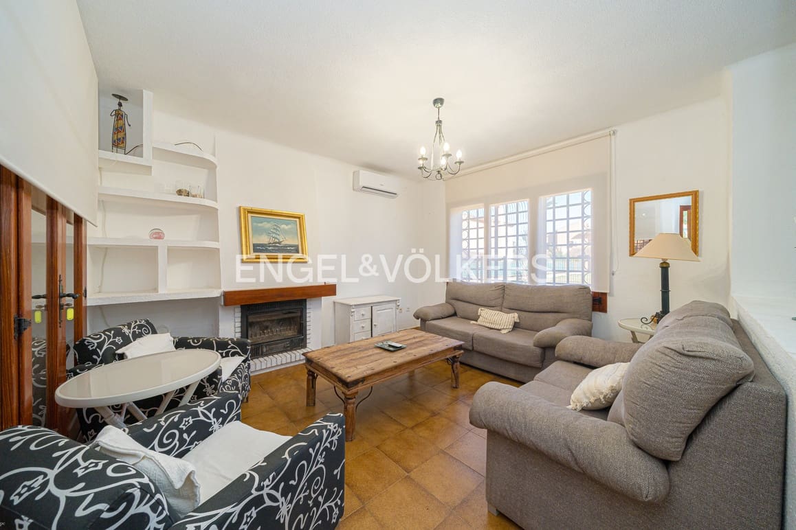 3 makuuhuone Omakotitalo myytävänä paikassa Benidorm mukana uima-altaan 
autotalli - 435 000 € (Ref: 9626356)