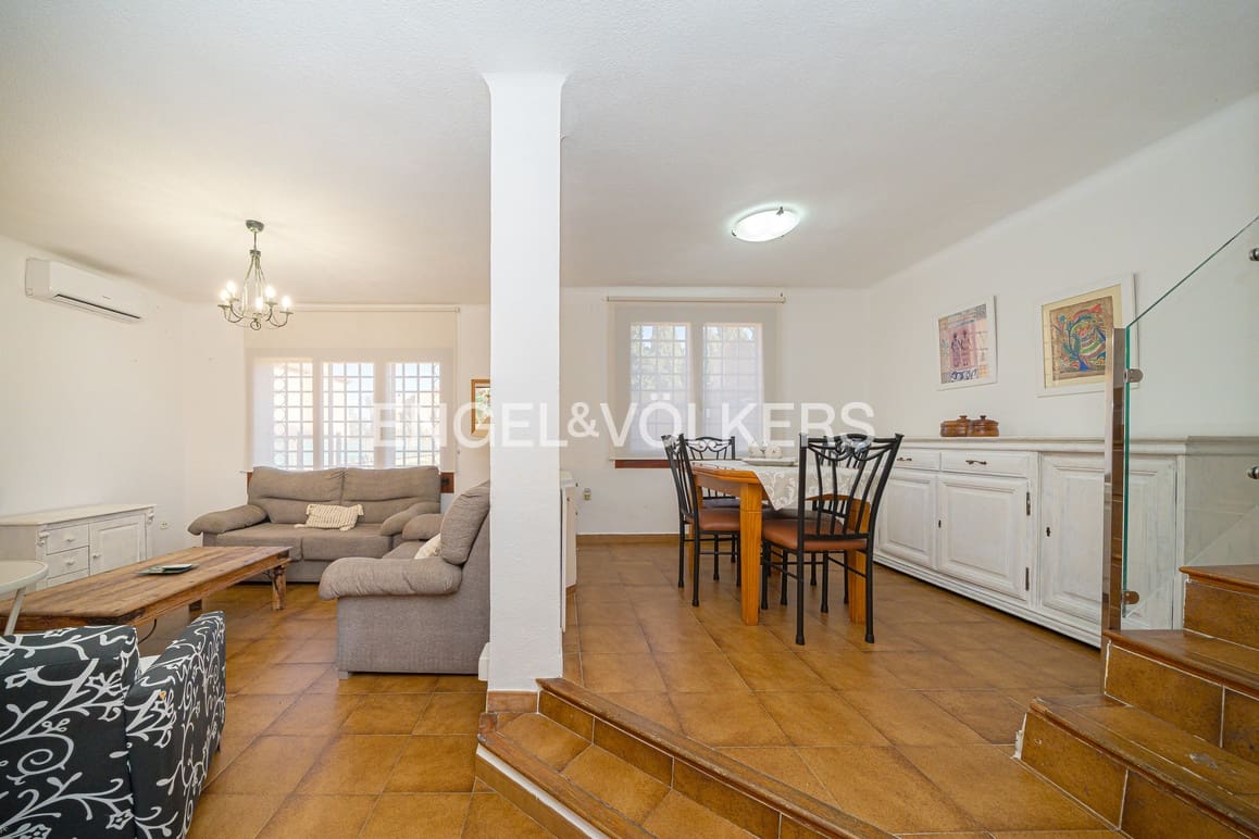 3 makuuhuone Omakotitalo myytävänä paikassa Benidorm mukana uima-altaan 
autotalli - 435 000 € (Ref: 9626356)