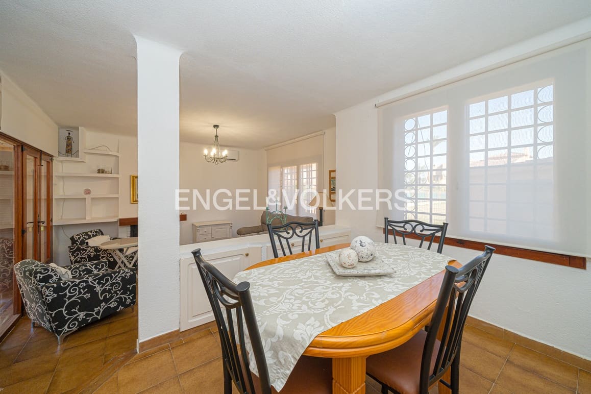 3 makuuhuone Omakotitalo myytävänä paikassa Benidorm mukana uima-altaan 
autotalli - 435 000 € (Ref: 9626356)