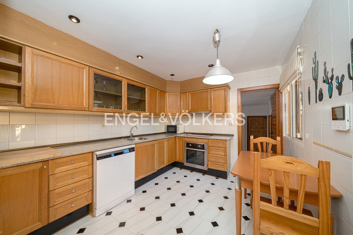 3 makuuhuone Omakotitalo myytävänä paikassa Benidorm mukana uima-altaan 
autotalli - 435 000 € (Ref: 9626356)