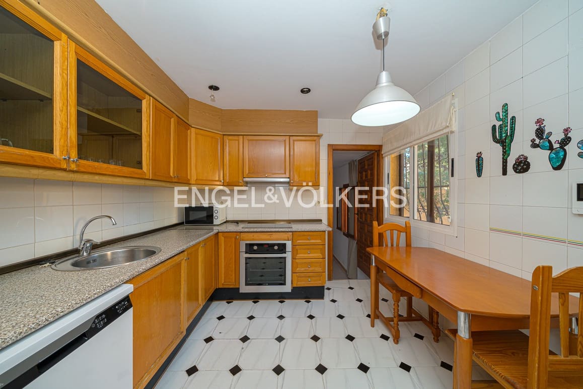 3 makuuhuone Omakotitalo myytävänä paikassa Benidorm mukana uima-altaan 
autotalli - 435 000 € (Ref: 9626356)