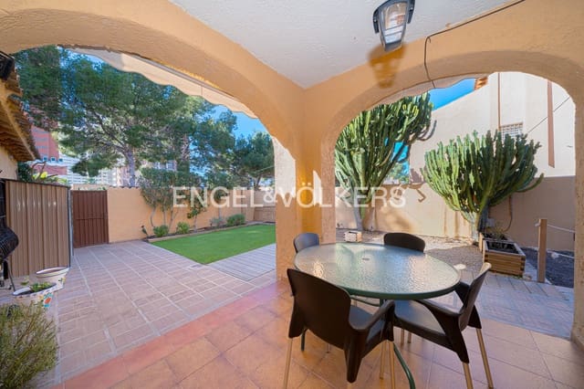 3 makuuhuone Omakotitalo myytävänä paikassa Benidorm mukana uima-altaan 
autotalli - 435 000 € (Ref: 9626356)