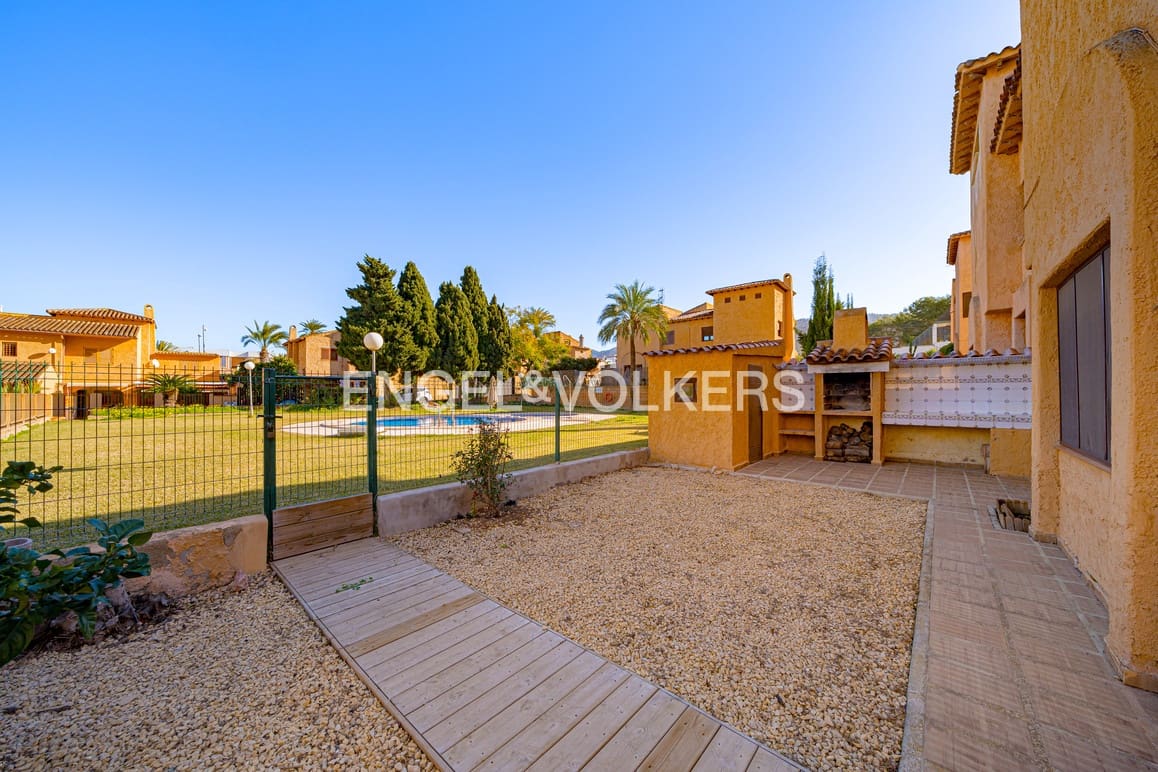 3 makuuhuone Omakotitalo myytävänä paikassa Benidorm mukana uima-altaan 
autotalli - 435 000 € (Ref: 9626356)