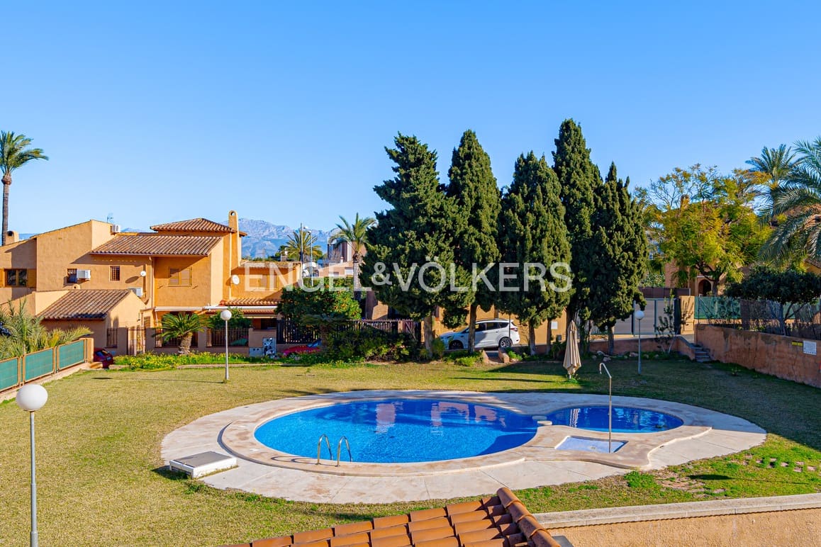 3 makuuhuone Omakotitalo myytävänä paikassa Benidorm mukana uima-altaan 
autotalli - 435 000 € (Ref: 9626356)