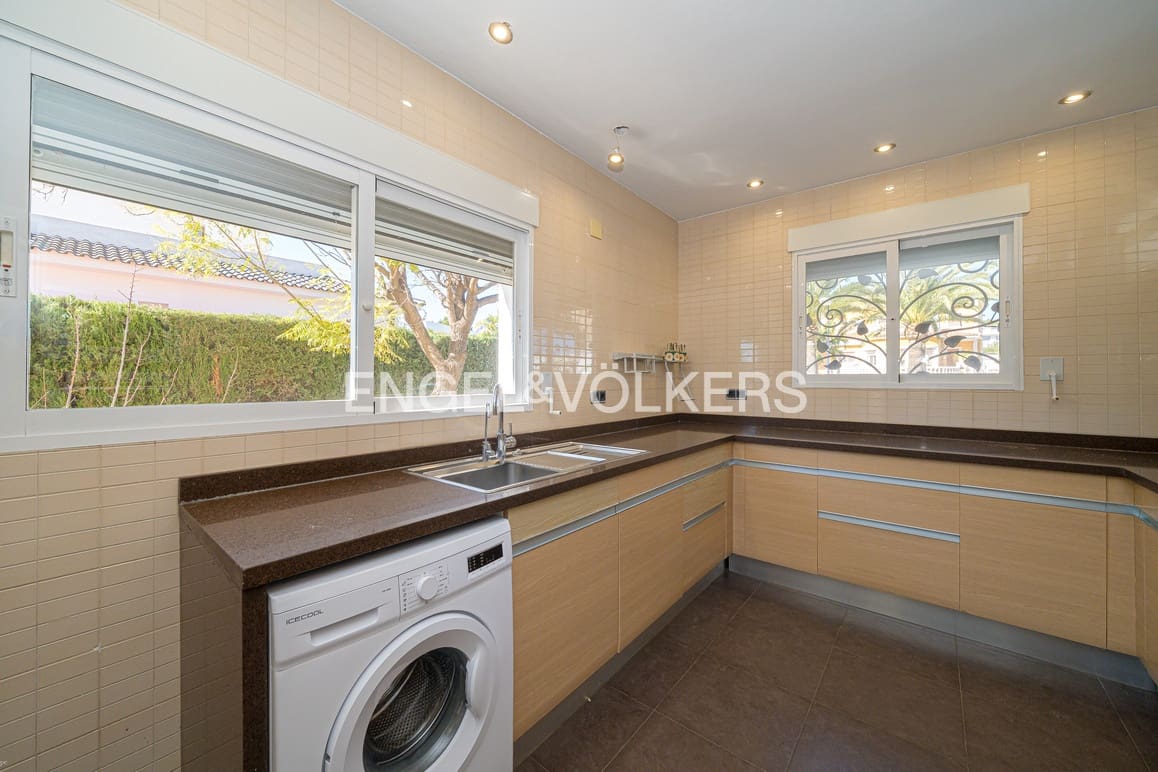 5 makuuhuone Huvila myytävänä paikassa Benidorm mukana uima-altaan 
autotalli - 995 000 € (Ref: 9628306)