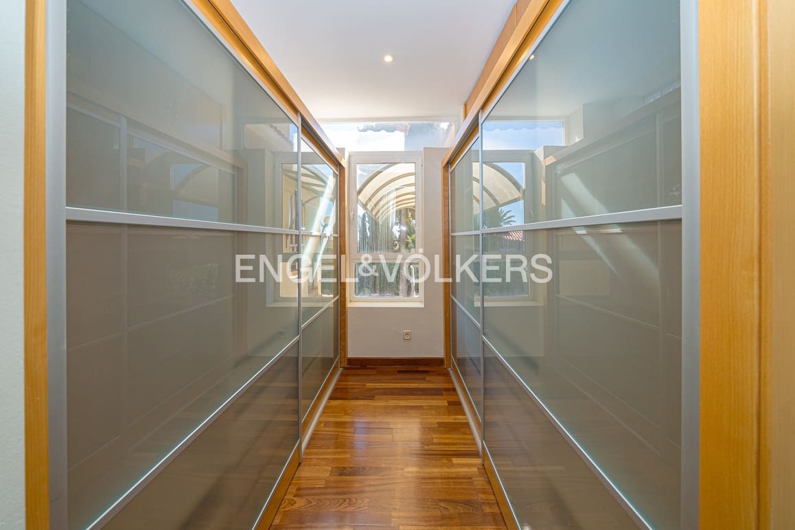 5 makuuhuone Huvila myytävänä paikassa Benidorm mukana uima-altaan 
autotalli - 995 000 € (Ref: 9628306)