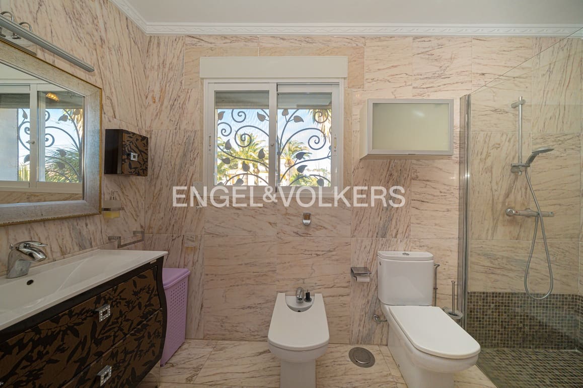 5 makuuhuone Huvila myytävänä paikassa Benidorm mukana uima-altaan 
autotalli - 995 000 € (Ref: 9628306)