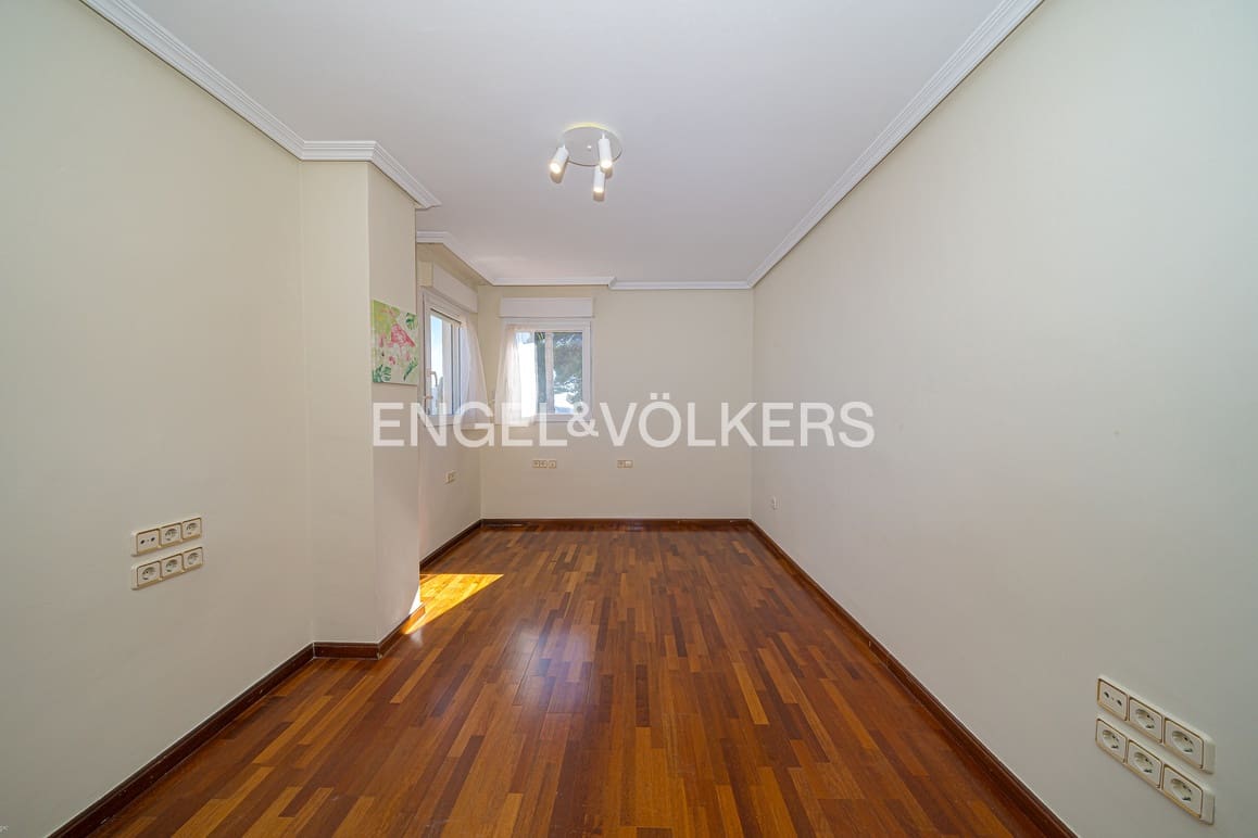 5 makuuhuone Huvila myytävänä paikassa Benidorm mukana uima-altaan 
autotalli - 995 000 € (Ref: 9628306)