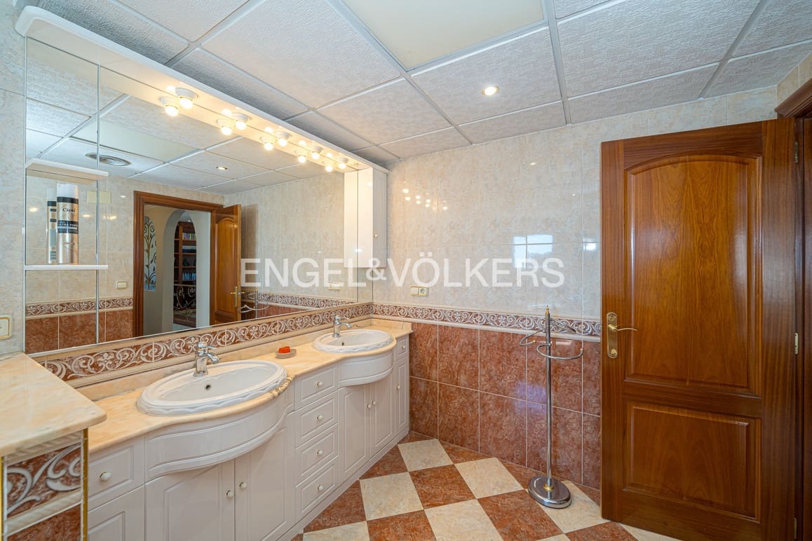 5 makuuhuone Huvila myytävänä paikassa Benidorm mukana uima-altaan 
autotalli - 995 000 € (Ref: 9628306)