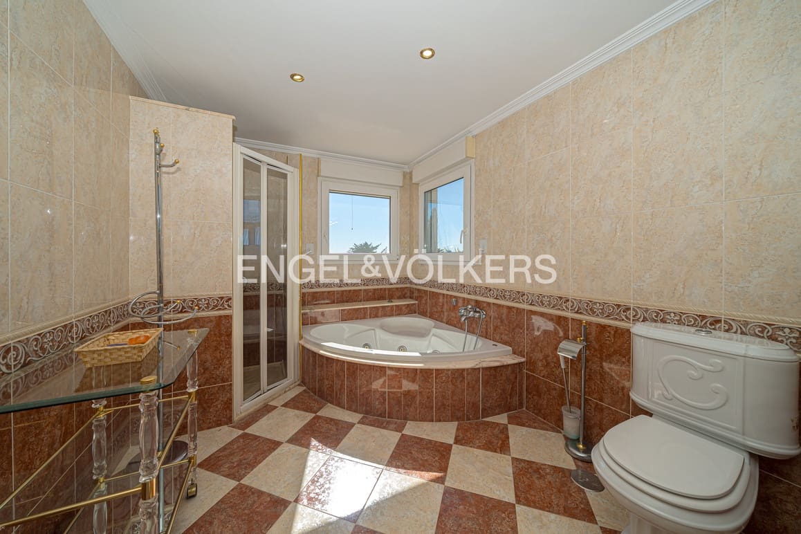 5 makuuhuone Huvila myytävänä paikassa Benidorm mukana uima-altaan 
autotalli - 995 000 € (Ref: 9628306)