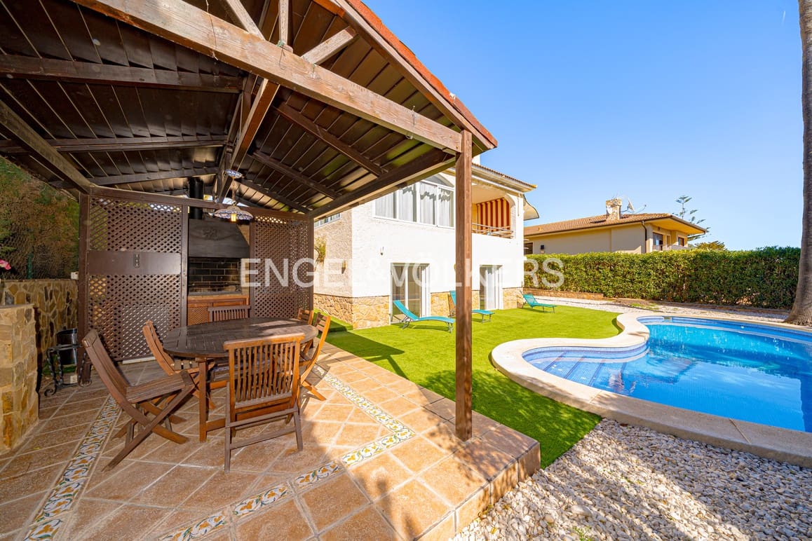 5 makuuhuone Huvila myytävänä paikassa Benidorm mukana uima-altaan 
autotalli - 995 000 € (Ref: 9628306)