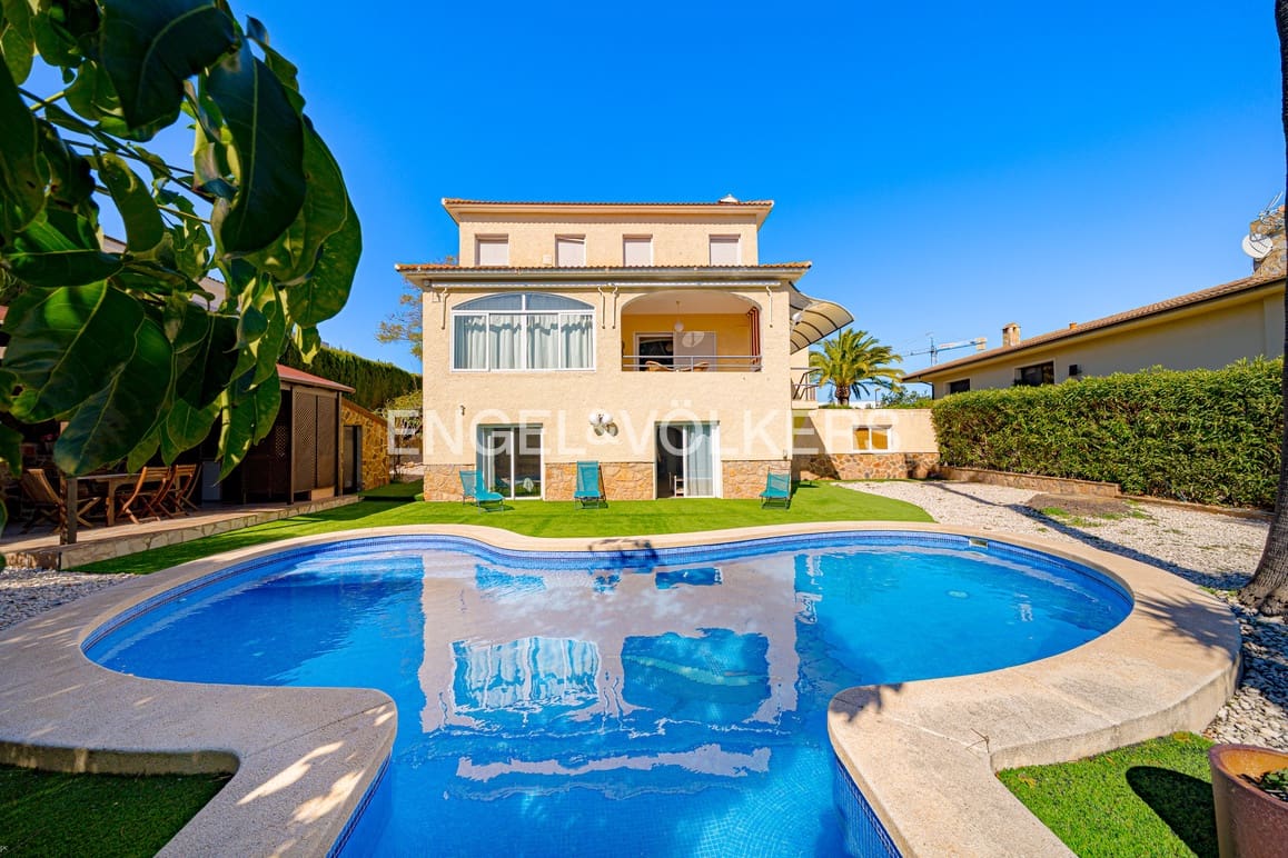 5 makuuhuone Huvila myytävänä paikassa Benidorm mukana uima-altaan 
autotalli - 995 000 € (Ref: 9628306)