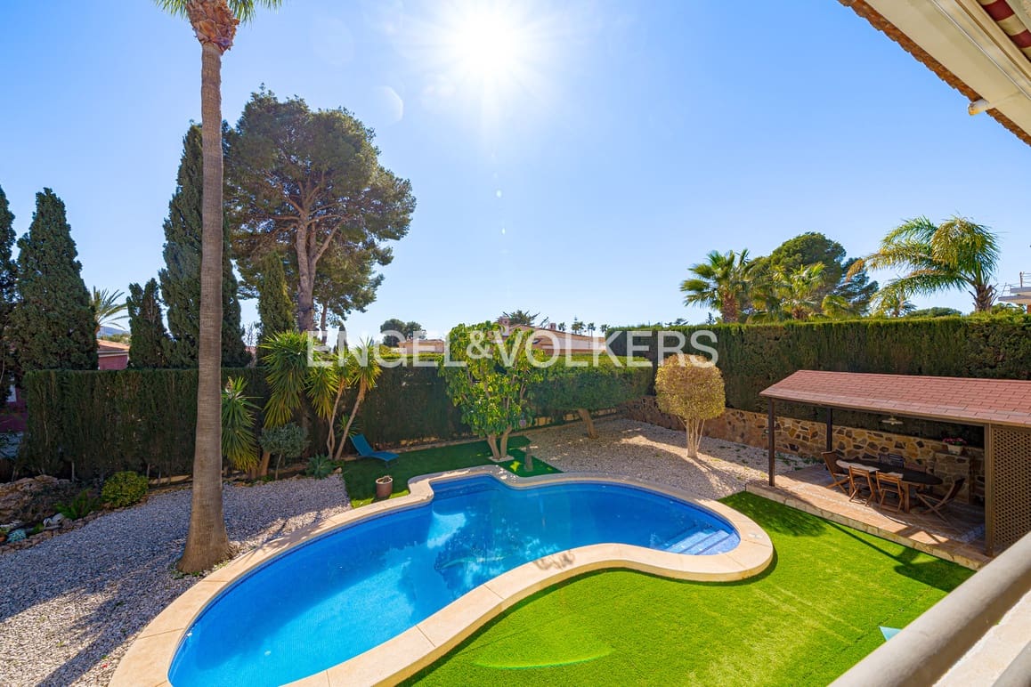 5 makuuhuone Huvila myytävänä paikassa Benidorm mukana uima-altaan 
autotalli - 995 000 € (Ref: 9628306)