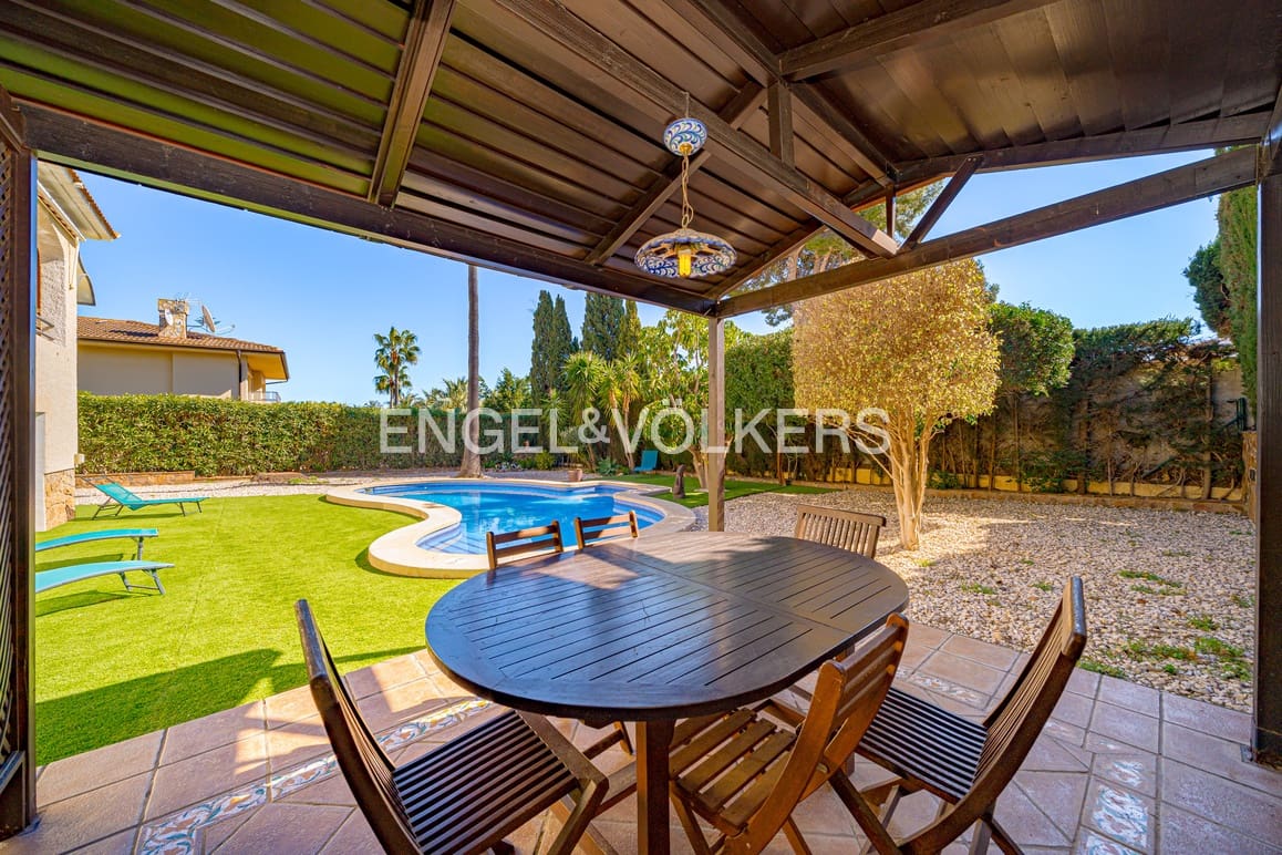 5 makuuhuone Huvila myytävänä paikassa Benidorm mukana uima-altaan 
autotalli - 995 000 € (Ref: 9628306)