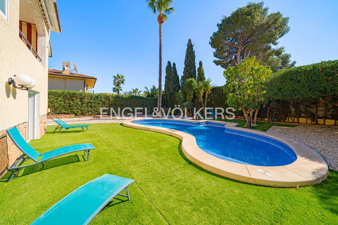 5 makuuhuone Huvila myytävänä paikassa Benidorm mukana uima-altaan 
autotalli - 995 000 € (Ref: 9628306)