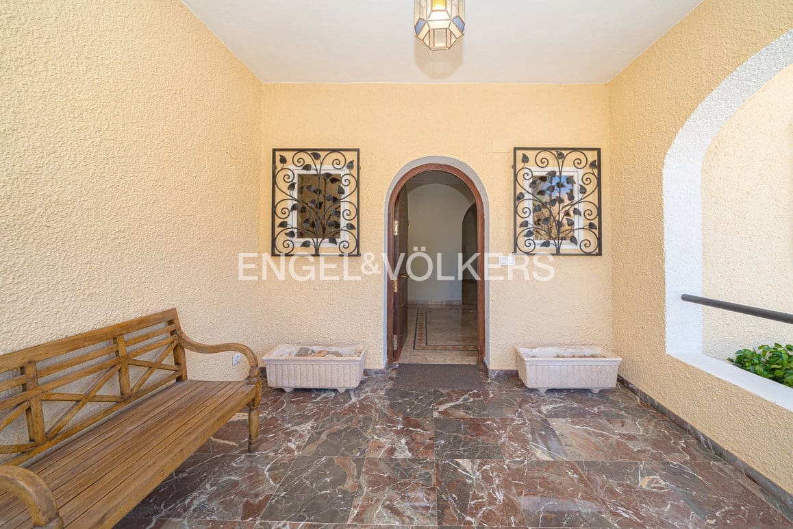 5 bedroom Villa for sale in Benidorm with pool garage - € 895,000 (Ref: 9628306)