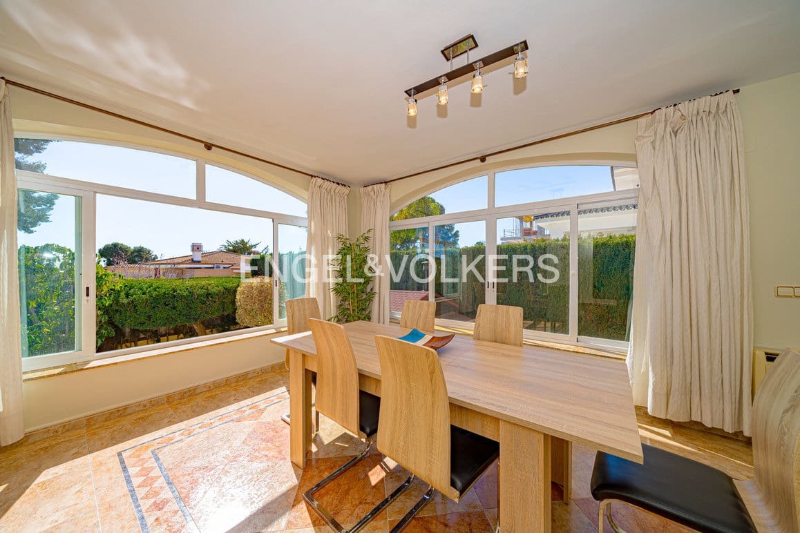 5 bedroom Villa for sale in Benidorm with pool garage - € 895,000 (Ref: 9628306)