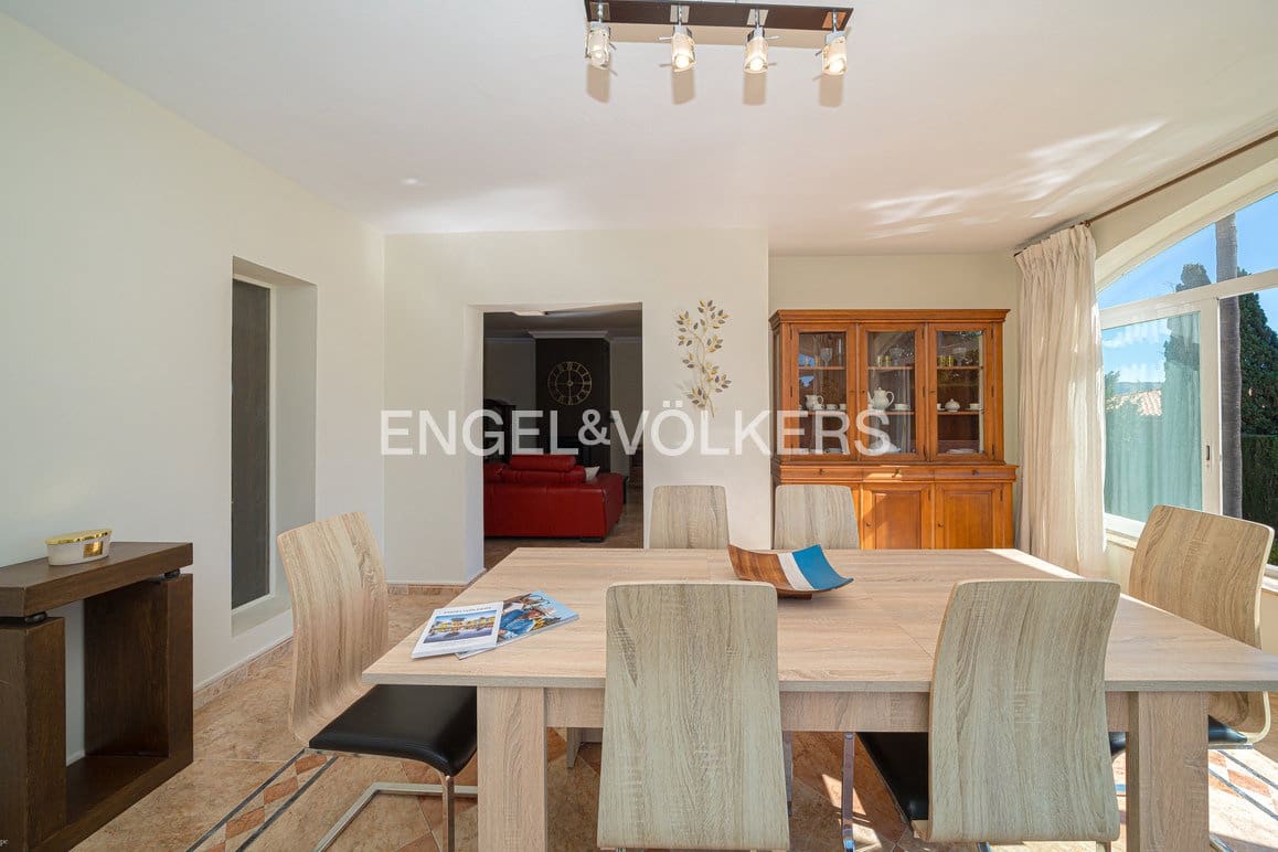 5 bedroom Villa for sale in Benidorm with pool garage - € 895,000 (Ref: 9628306)