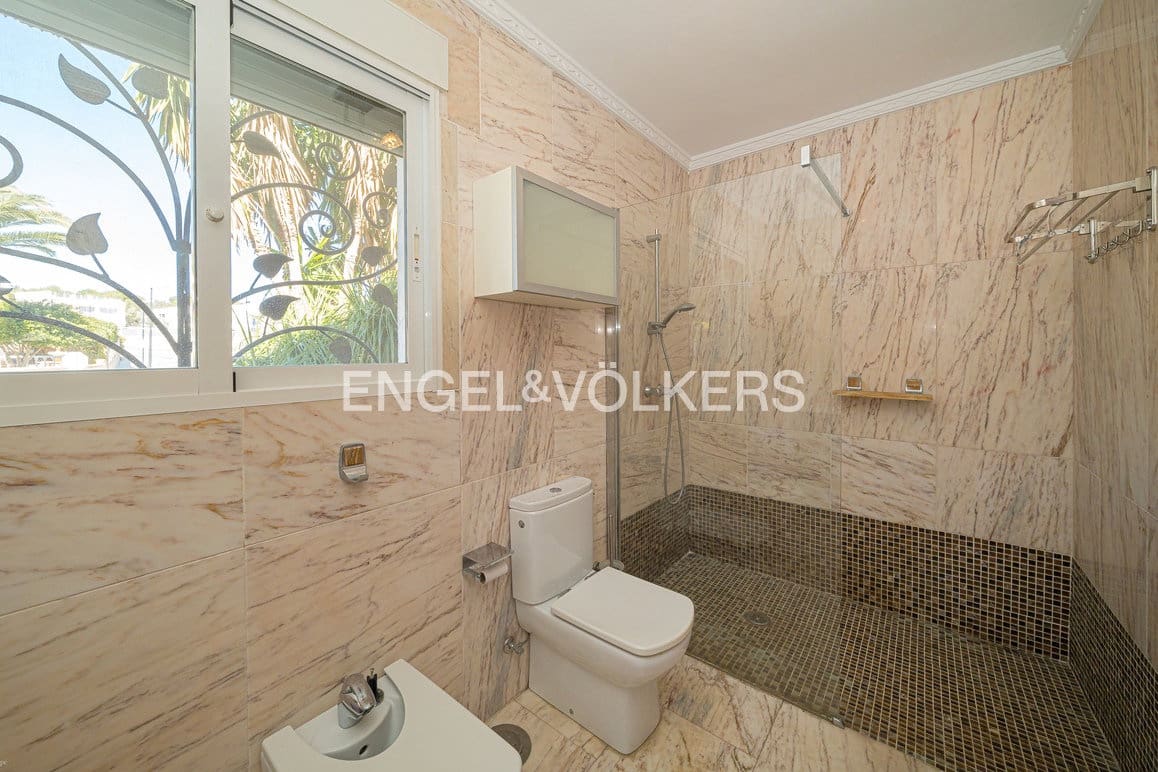 5 bedroom Villa for sale in Benidorm with pool garage - € 895,000 (Ref: 9628306)