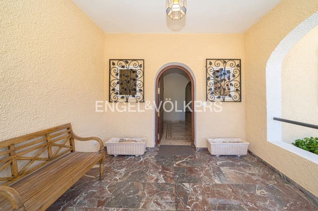 5 chambre Villa/Maison à vendre à Juzgados - Plaza de Toros, Benidorm avec piscine garage - 895 000 € (Ref: 9628306)