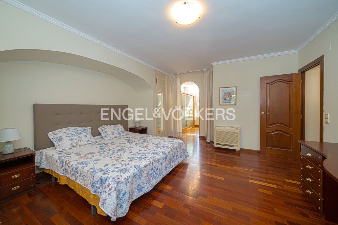 5 bedroom Villa for sale in Benidorm with pool garage - € 895,000 (Ref: 9628306)