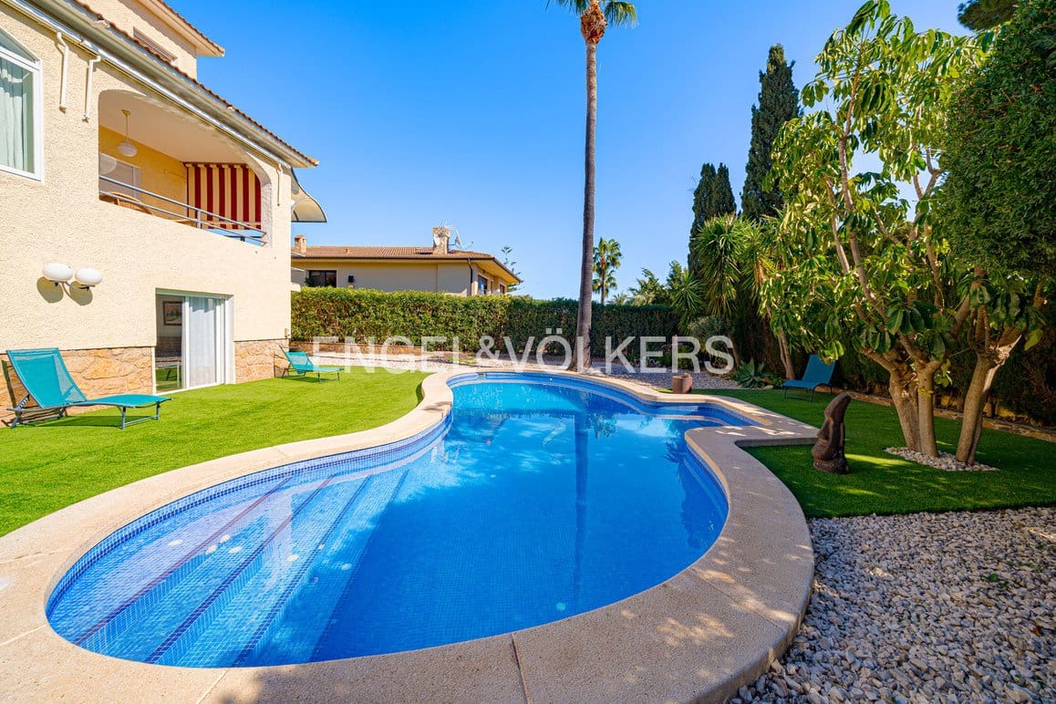5 bedroom Villa for sale in Benidorm with pool garage - € 895,000 (Ref: 9628306)