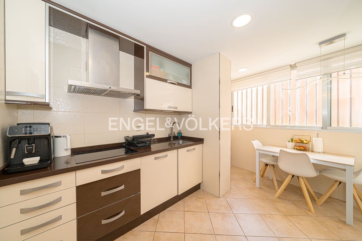 3 soveværelse Lejlighed til salg i Benidorm med swimmingpool - € 365.000 (Ref: 9631836)