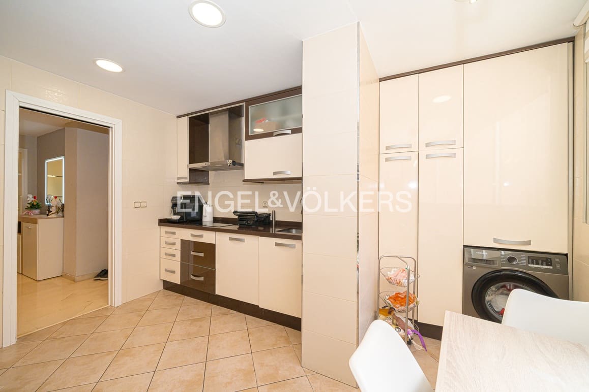 3 soveværelse Lejlighed til salg i Benidorm med swimmingpool - € 365.000 (Ref: 9631836)