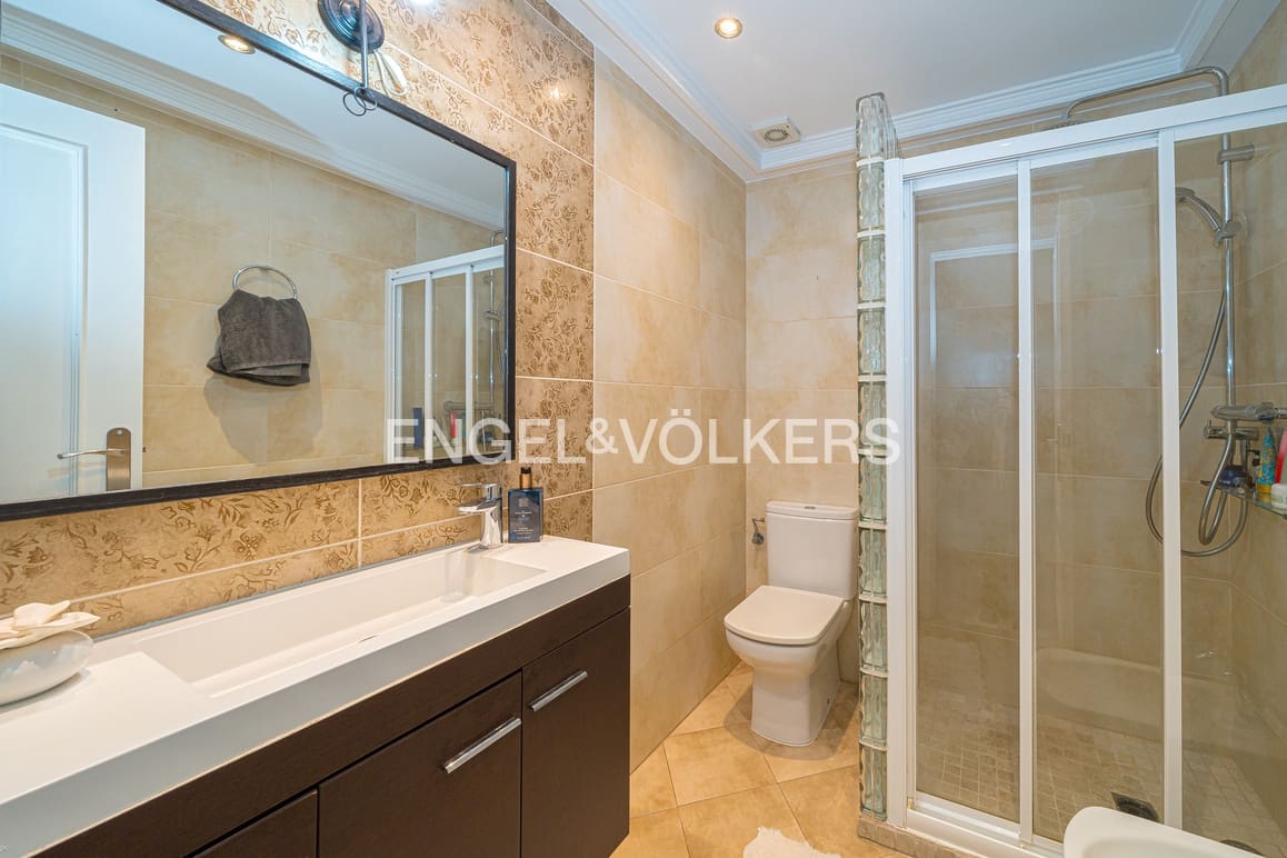 3 soveværelse Lejlighed til salg i Benidorm med swimmingpool - € 365.000 (Ref: 9631836)