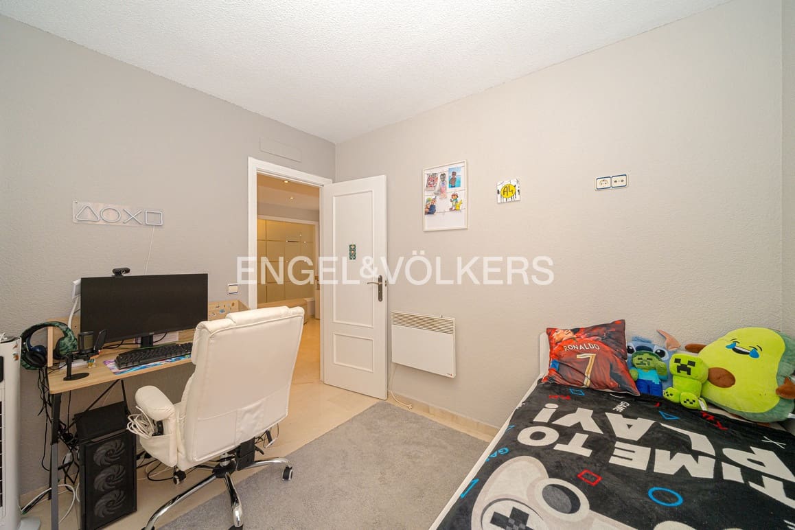 3 soveværelse Lejlighed til salg i Benidorm med swimmingpool - € 365.000 (Ref: 9631836)