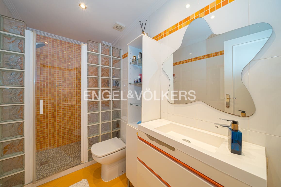 3 soveværelse Lejlighed til salg i Benidorm med swimmingpool - € 365.000 (Ref: 9631836)