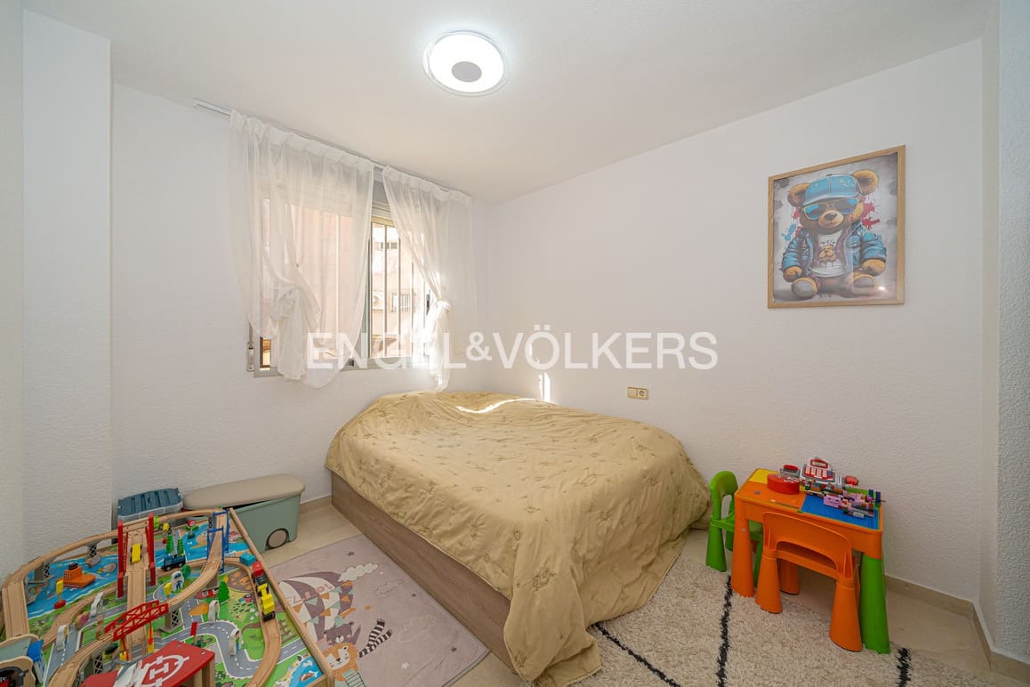 3 soveværelse Lejlighed til salg i Benidorm med swimmingpool - € 365.000 (Ref: 9631836)