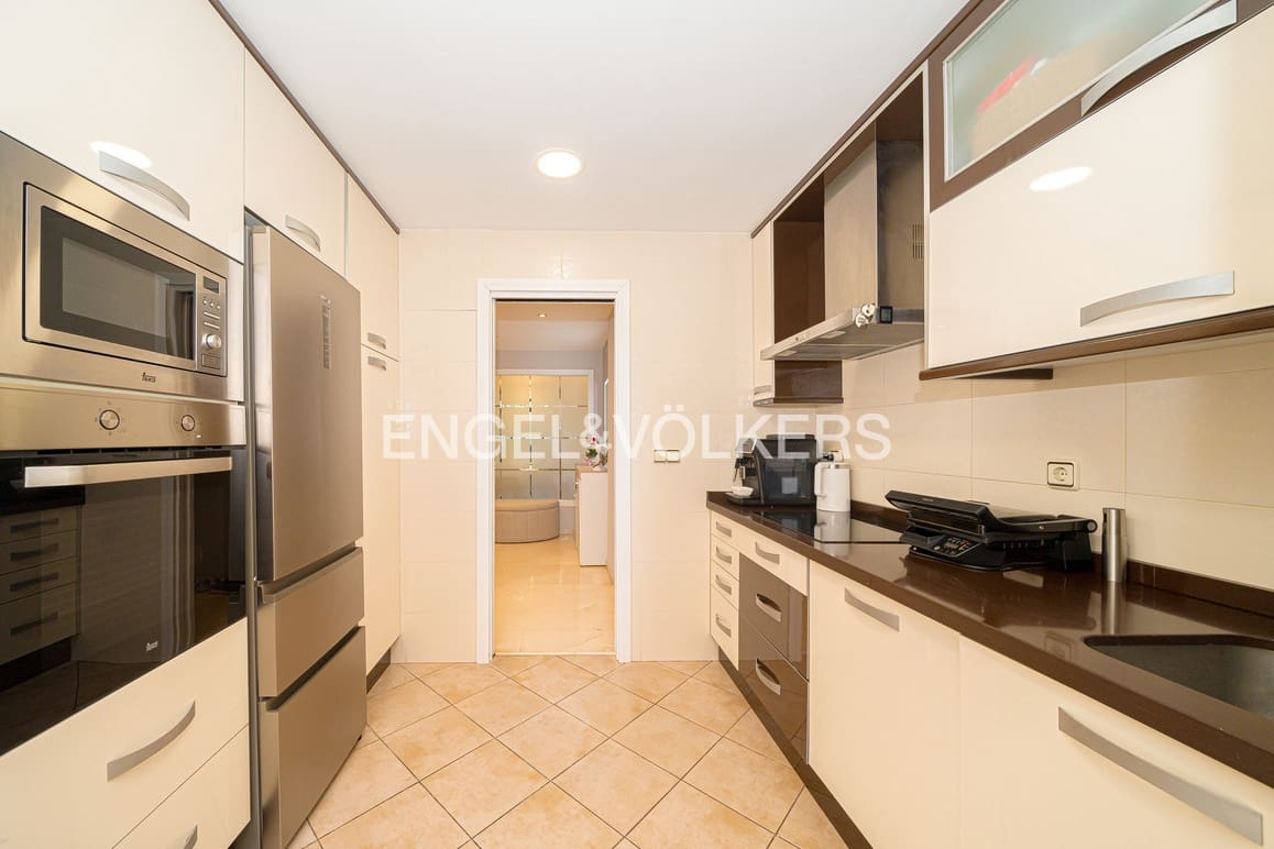 3 soveværelse Lejlighed til salg i Benidorm med swimmingpool - € 365.000 (Ref: 9631836)