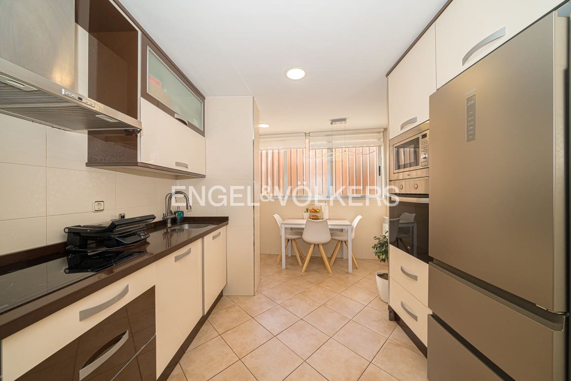 3 soveværelse Lejlighed til salg i Benidorm med swimmingpool - € 365.000 (Ref: 9631836)