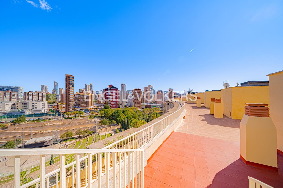 3 soveværelse Lejlighed til salg i Benidorm med swimmingpool - € 365.000 (Ref: 9631836)