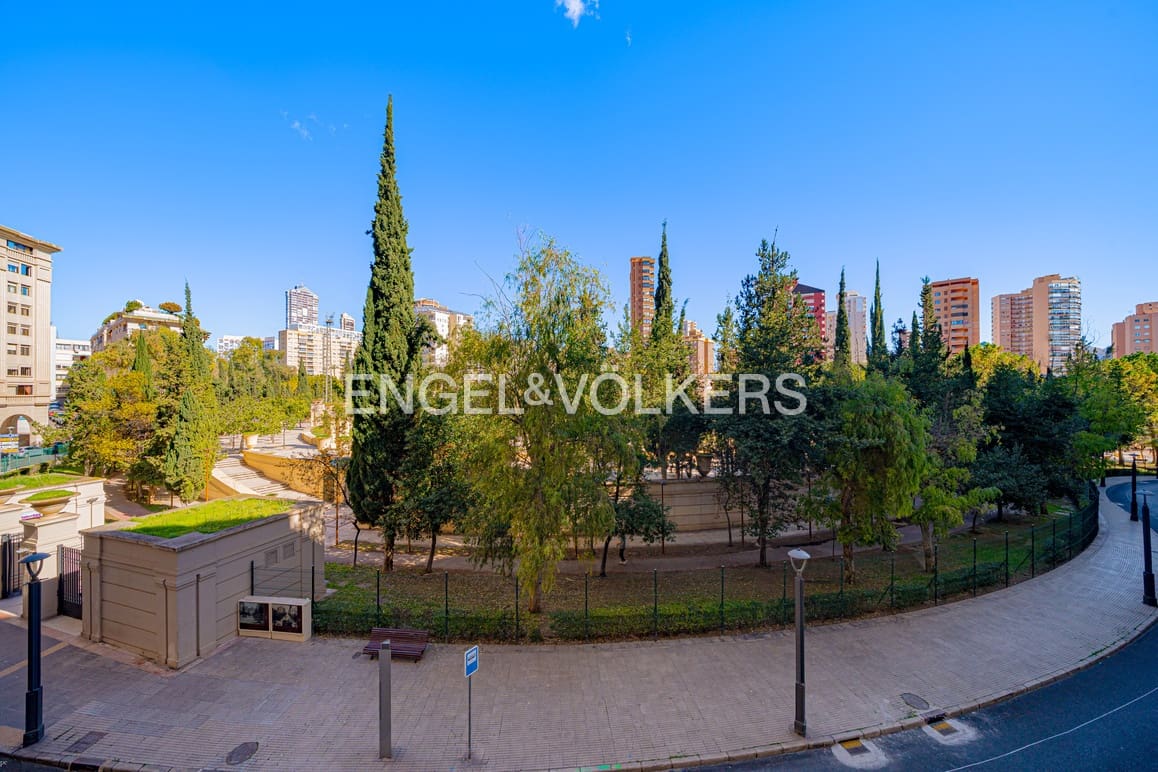 3 soveværelse Lejlighed til salg i Benidorm med swimmingpool - € 365.000 (Ref: 9631836)