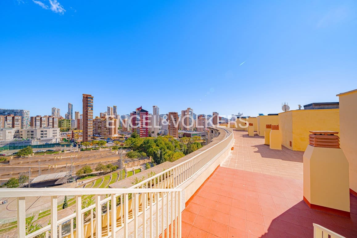 3 Zimmer Apartment zu verkaufen in Benidorm mit Pool - 365.000 € (Ref: 9631836)