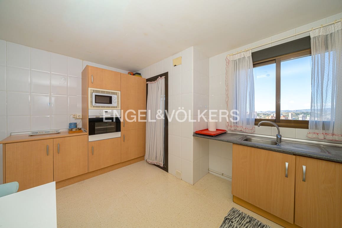 3 Zimmer Apartment zu verkaufen in Benidorm mit Pool - 510.000 € (Ref: 9632677)