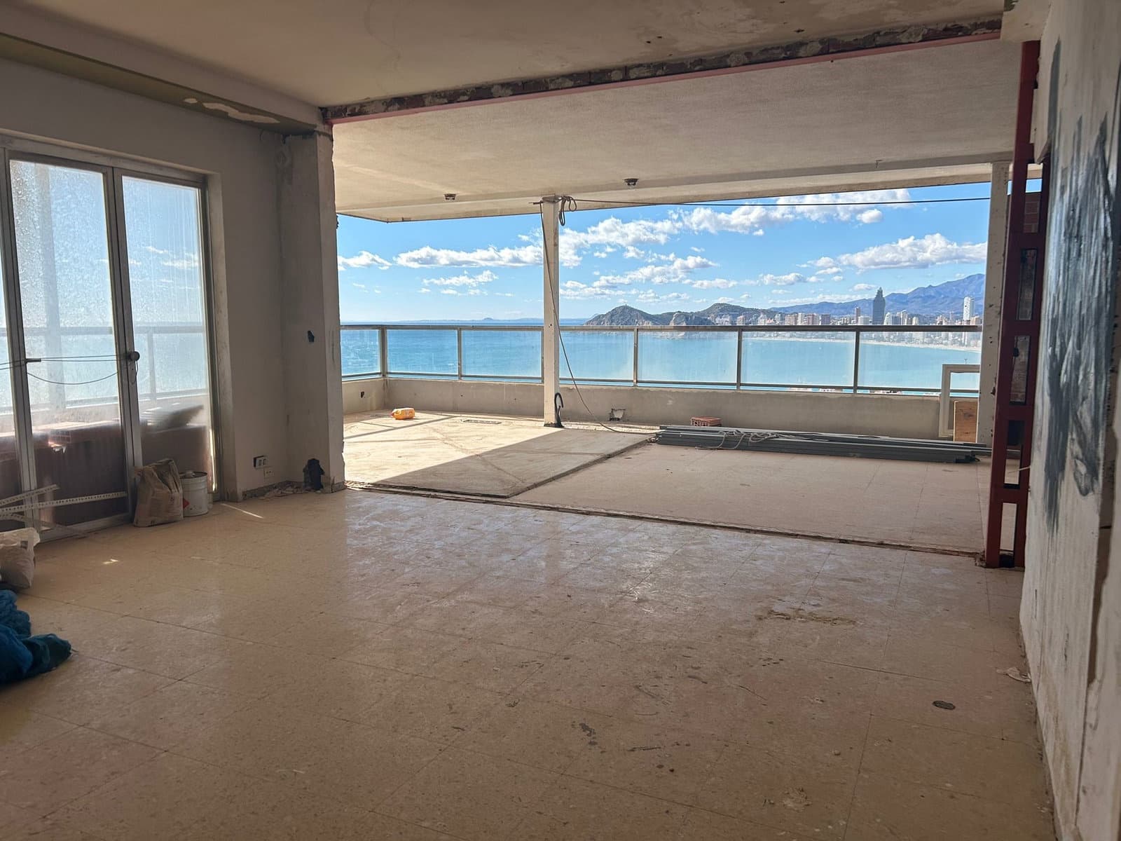 Penthouse for sale in Benidorm with pool - € 890,000 (Ref: 9641067)