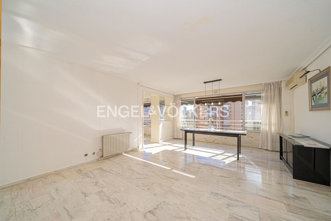 Appartement de 4 chambres à louer à Benidorm avec piscine garage - 1 500 € (Ref: 9645601)