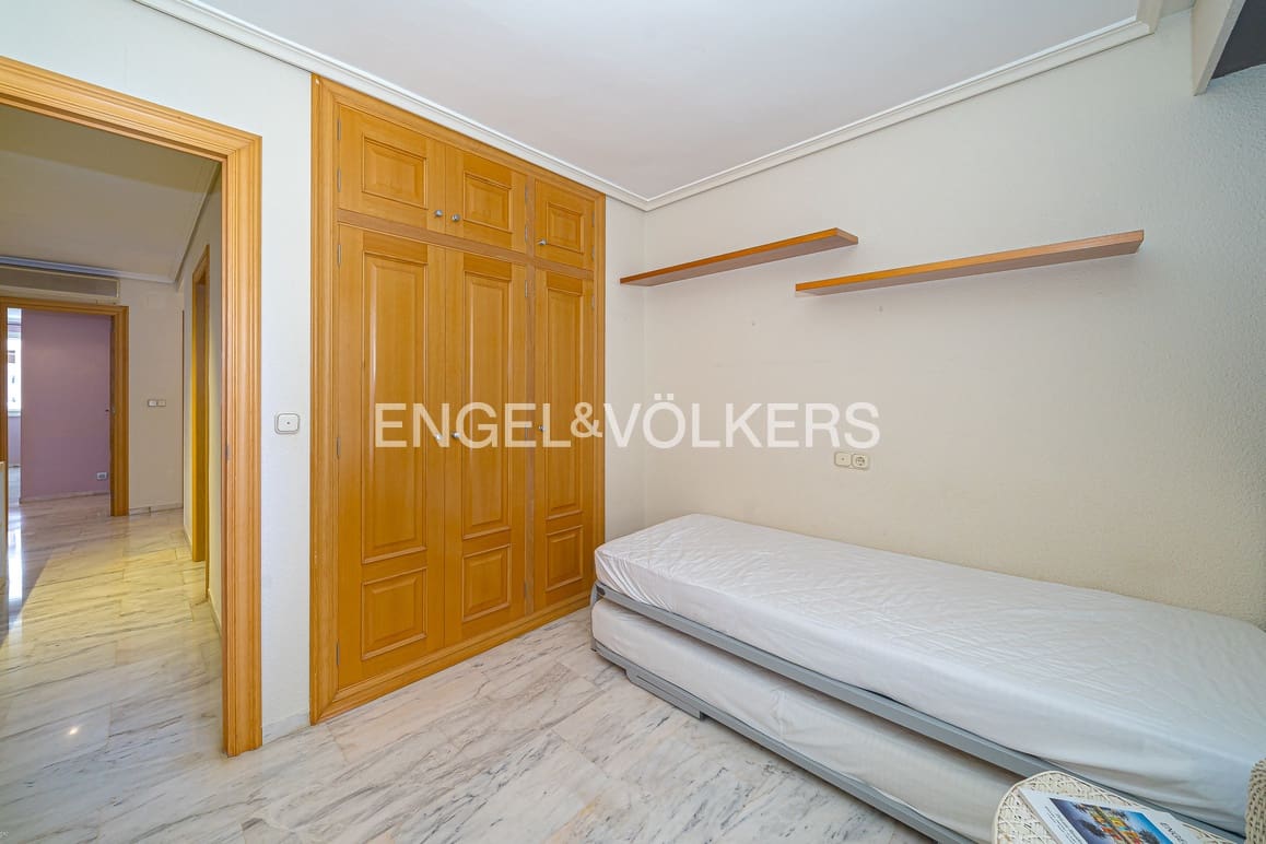 Appartement de 4 chambres à louer à Benidorm avec piscine garage - 1 500 € (Ref: 9645601)