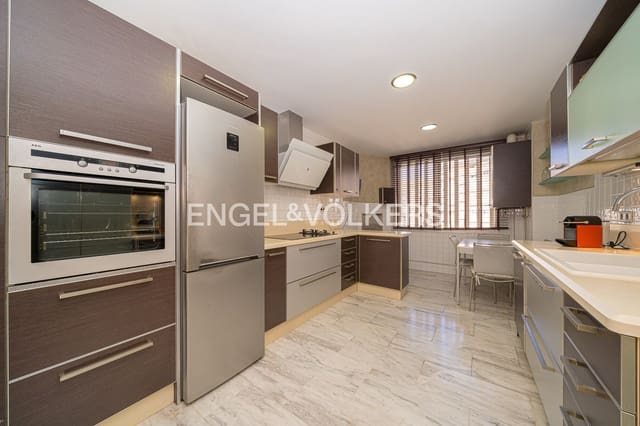 Appartement de 4 chambres à louer à Benidorm avec piscine garage - 1 500 € (Ref: 9645601)